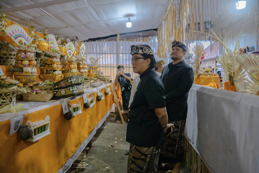 Bupati Giri Prasta Hadiri Upacara Pitra Yadnya Ngaben Masal dan Nyekah Masal Banjar Adat Penikit